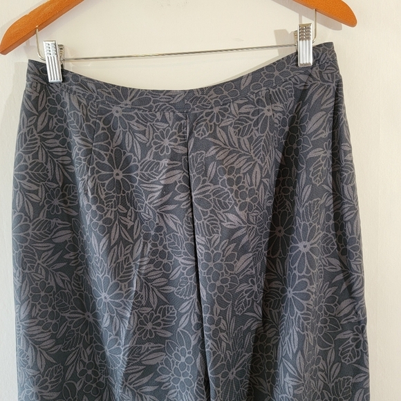 VTG TOMMY BAHAMA Gray Floral 100% Silk Cropped Pant Sz 12 Textured Beachy Casual - Picture 5 of 10